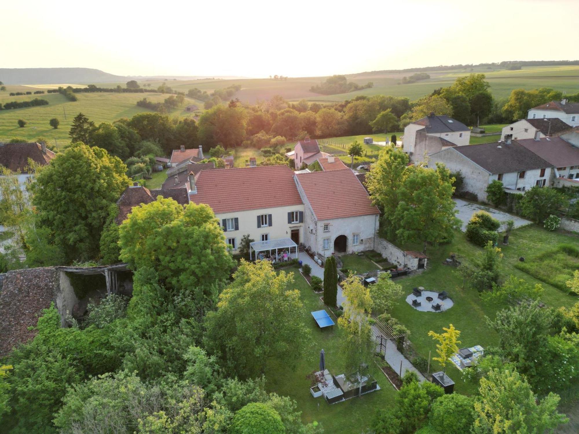 Maison Egalite Melay  Εξωτερικό φωτογραφία